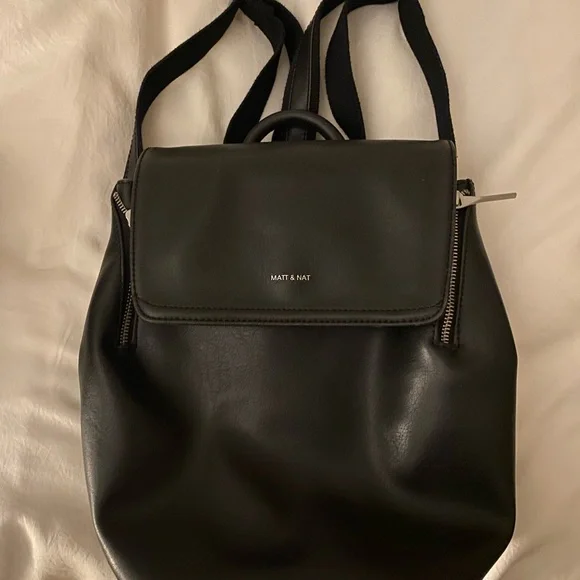 Matt & Nat vegan, sleek, minimalist Backpack. Matt & Nat Olly Vegan Bag Purity in Black mini backpack | eBay main image 4